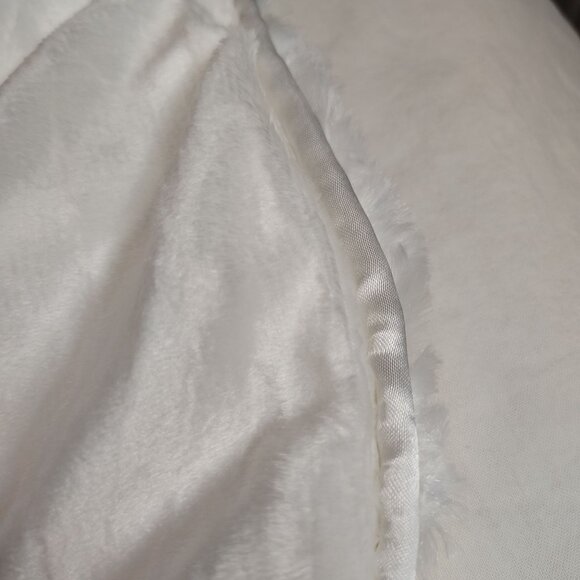 Rose Pattern Pillow Covers 18x18 White Micro Fiber Simple & Opulence 2 in Pack - Picture 16 of 16